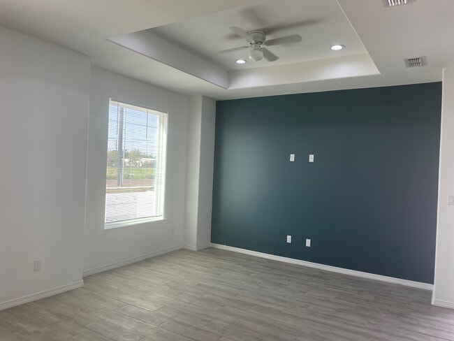 Building Photo - 3637 Moreland Dr