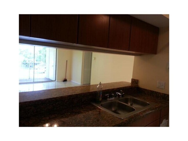 Foto del edificio - 11582 NW 44th St