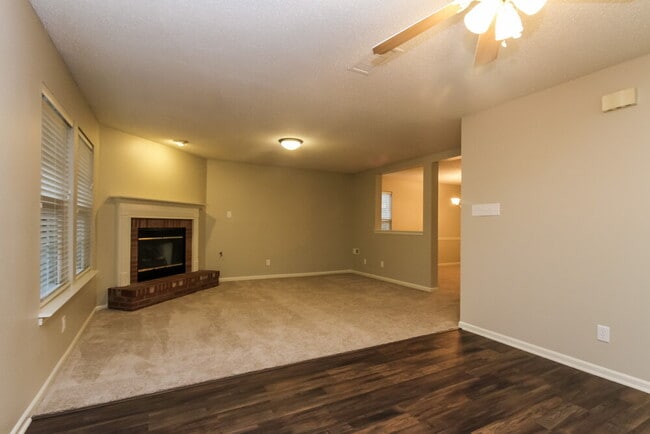 Building Photo - 15007 Redcliff Dr