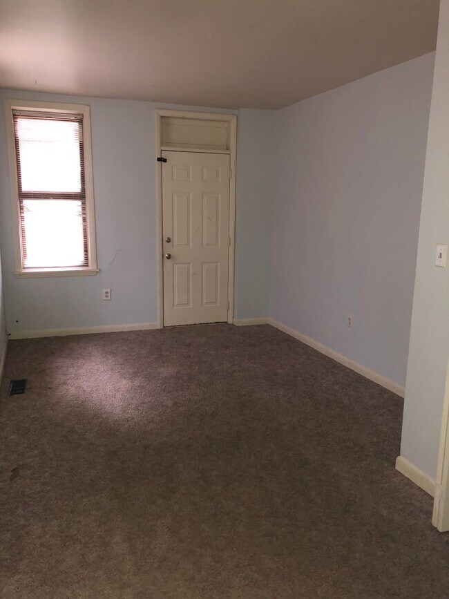 Foto del edificio - Harrisburg 3 Bedroom 1 Bath, Yard, Parking