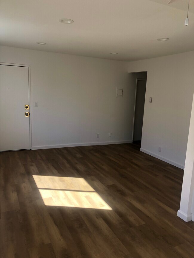 Living Room - 2333 Penmar Ave