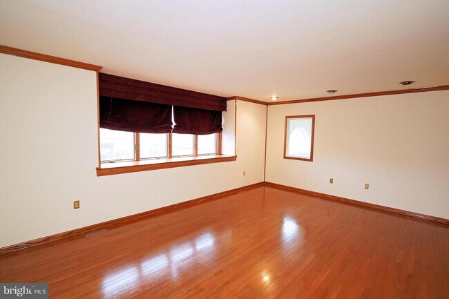 Building Photo - 56 Woodmont Dr