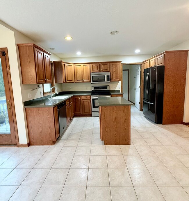 Building Photo - **MOVE-IN SPECIAL** Four Bedroom Home in T...