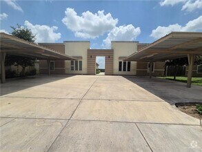 Building Photo - 2010 Garden Ridge Dr