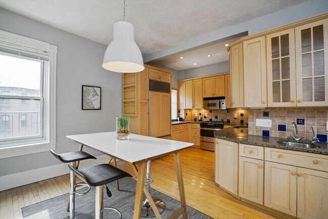 Foto del edificio - 74 W Rutland Sq