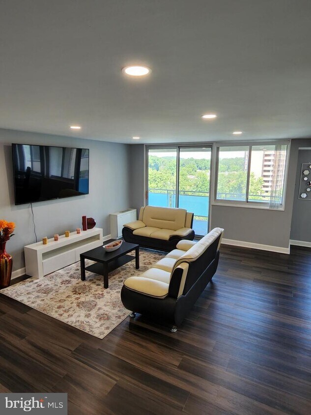 Primary Photo - 10201 Grosvenor Pl