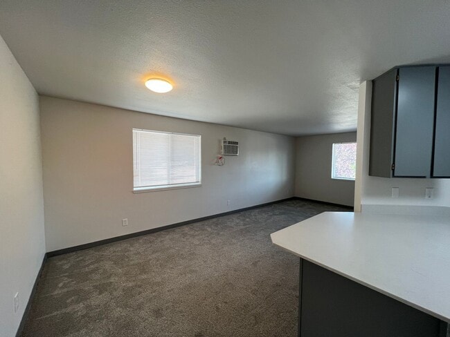 Foto del edificio - 806 E White Birch Ave
