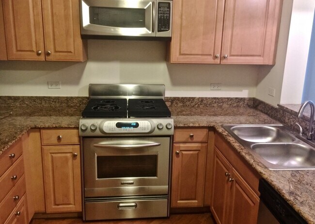 Foto del edificio - 420 E Waterside Dr