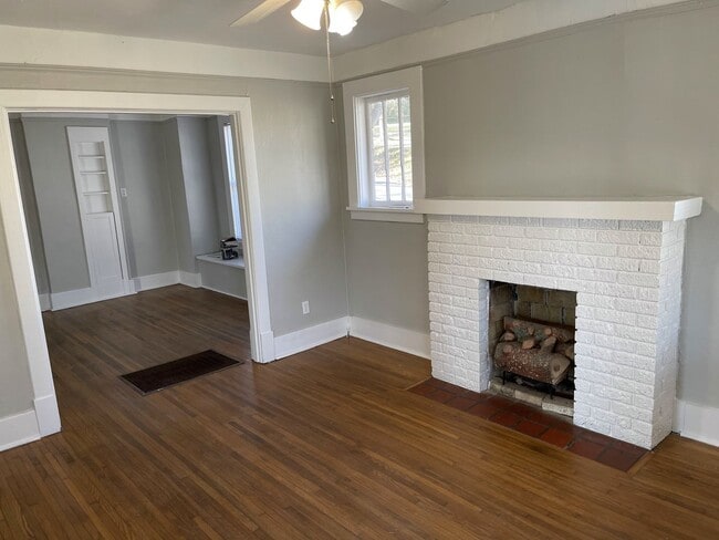 Building Photo - Adorable Hillcrest Bungalow with 3 bedrooms and 2 bathrooms.