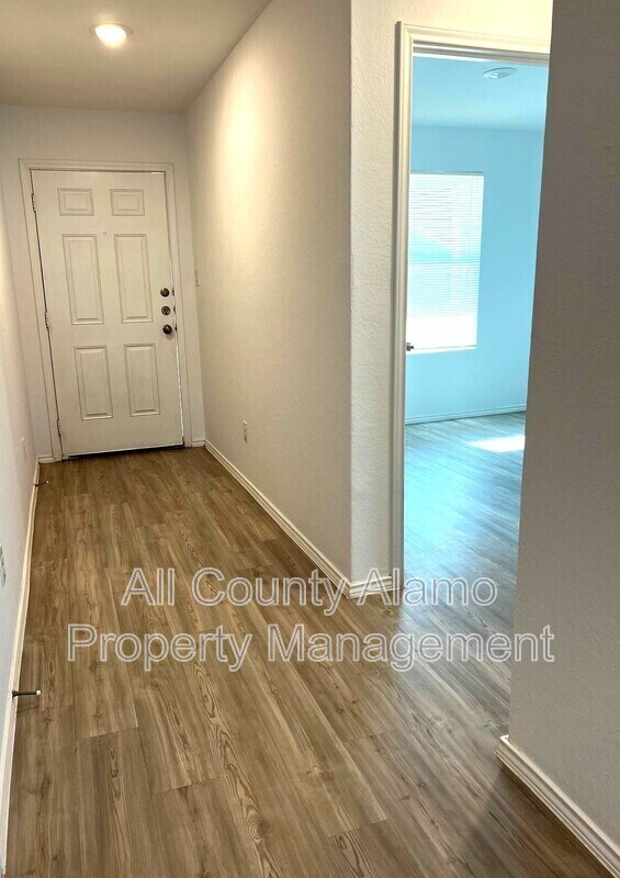 Foto del edificio - 5743 Peak Pt