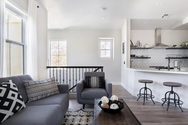 Foto del edificio - 156 W Laurel Ct