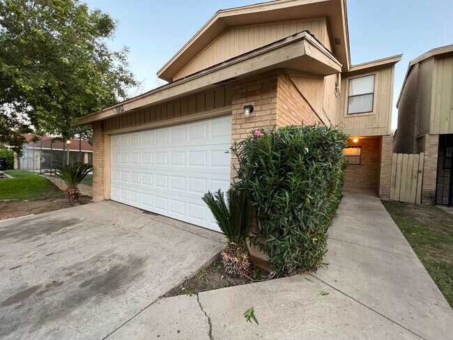 Building Photo - 1002 Castle Heights Dr