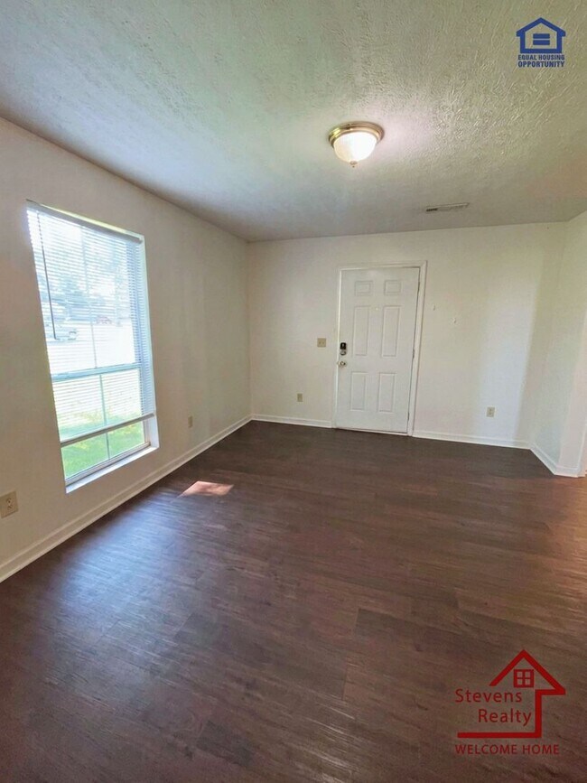 Building Photo - 112 Bybee Woods Dr