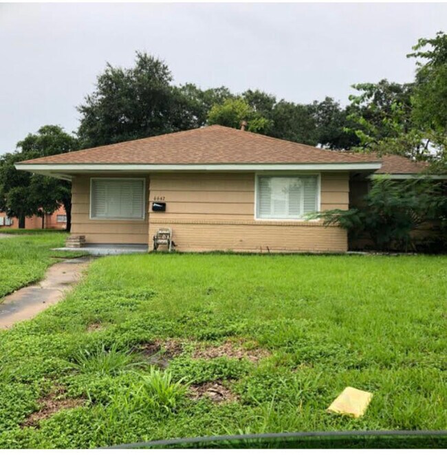 Building Photo - 6642 Heron Dr
