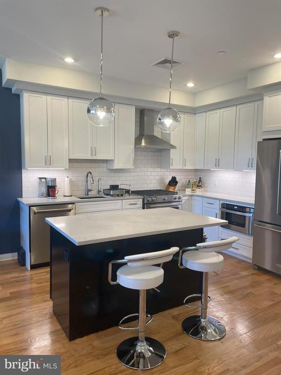 Foto del edificio - 7040 Pipers Glen Wy