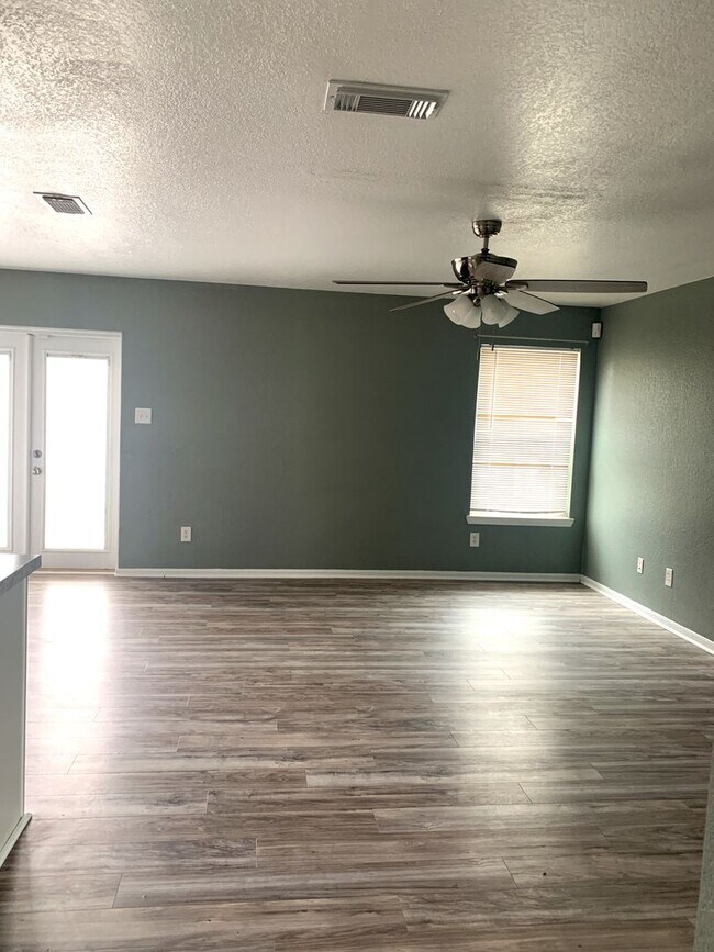 Building Photo - 503 Deloris Dr