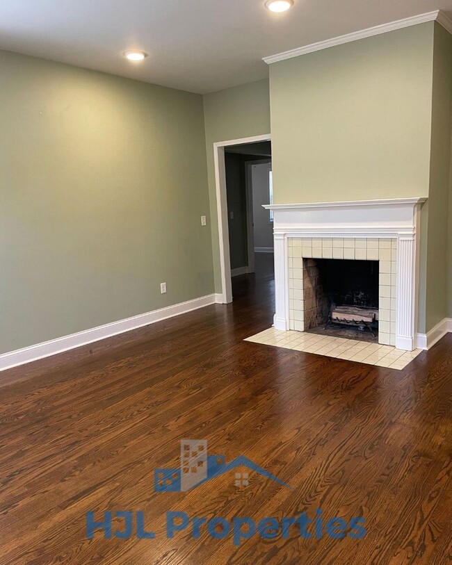 Building Photo - Beautiful Donelson Home