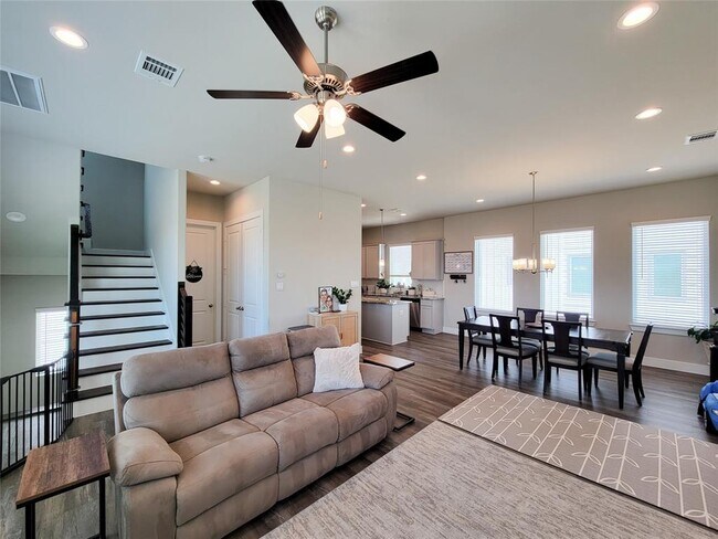 Building Photo - 1741 Cove Cres Ct