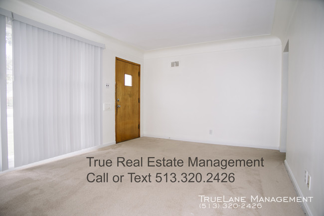 Foto del edificio - 8613 Elmtree Ave