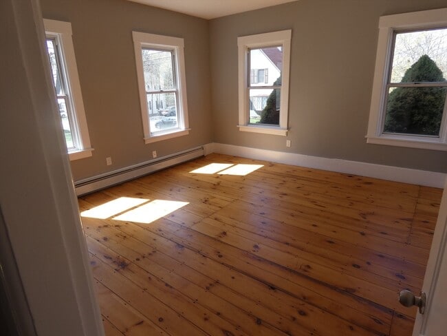 Foto del edificio - 94 Maple St