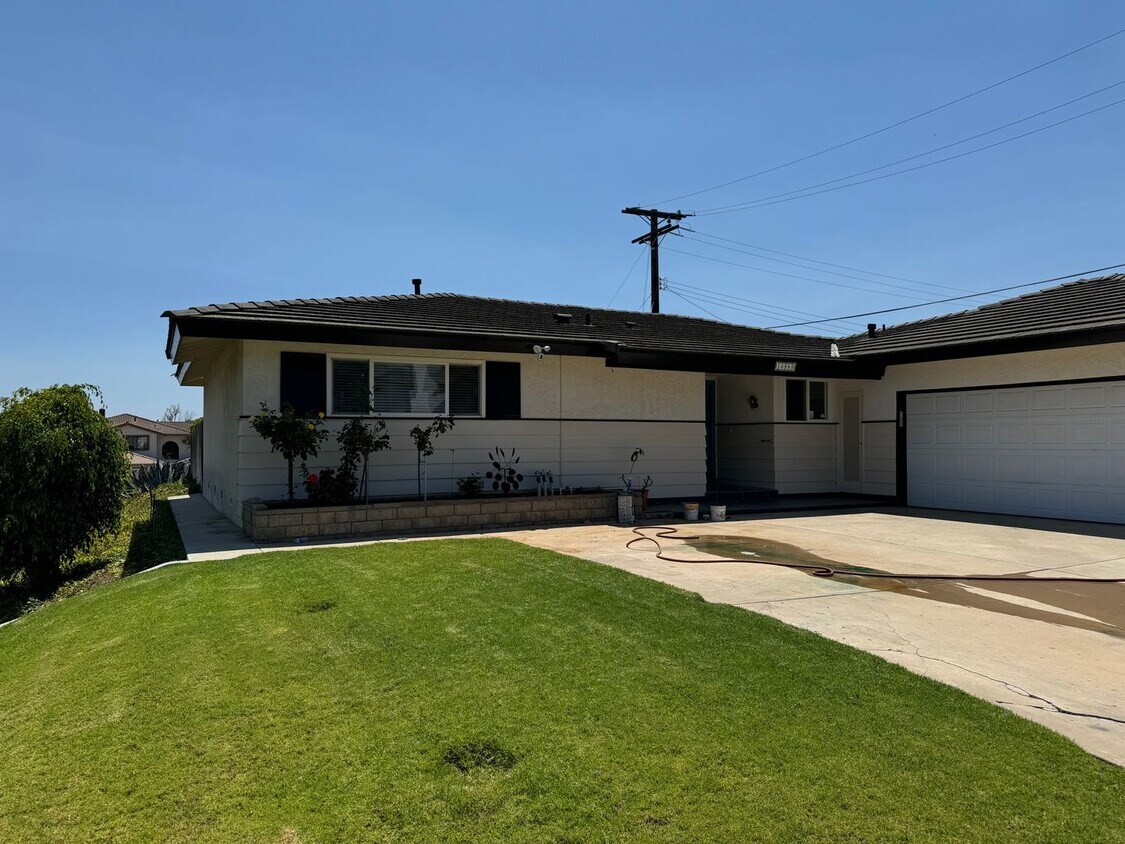 Primary Photo - Great one story home in East Ventura