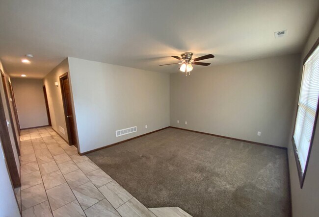 Foto del edificio - 209 N Cypress St