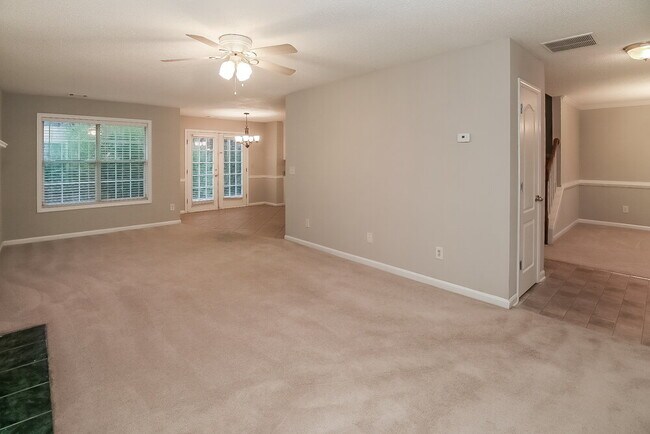 Building Photo - 4045 Lindsey Ln