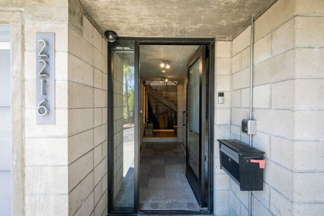 Foto del edificio - 2216 Bancroft Ave