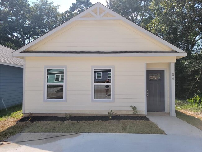 Building Photo - 826 Omeara