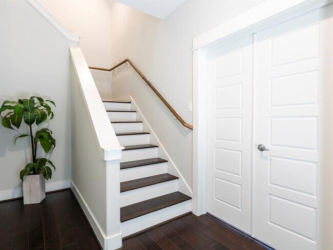 Foto del edificio - 1027 W 24th St