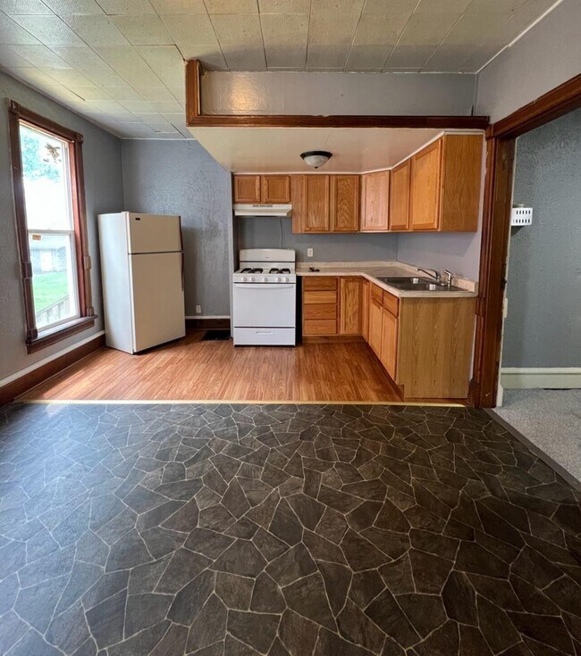 Foto del edificio - 413 E 3rd st