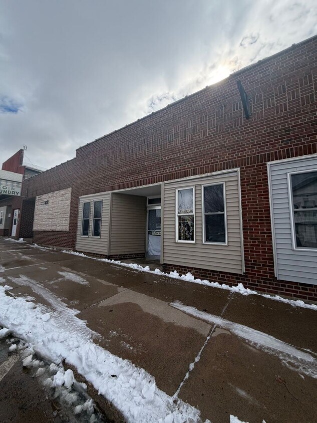 Building Photo - 311 Main St