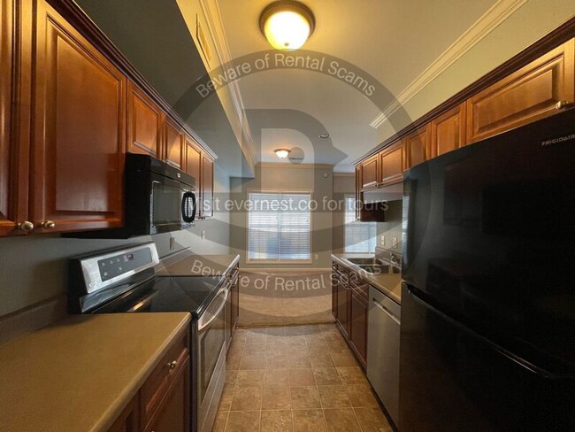 Building Photo - 2143 Kings Ct