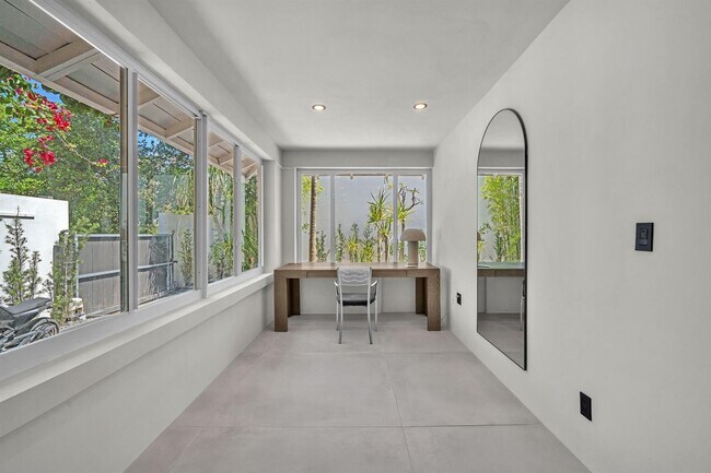 Foto del edificio - 120 NE 25th St