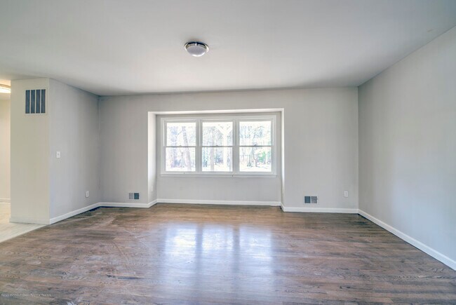 Building Photo - 15 Magnolia Dr