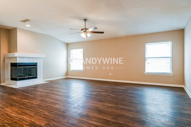 Building Photo - Welcome 2024 in Your Dream Home! 4BED 2BAT...