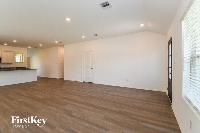 Foto del edificio - 712 Willow Harbor Ln