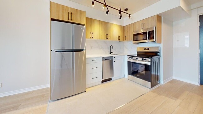 Interior Photo - 173 Cooper