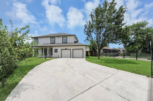Building Photo - 10535 Emnora Ln