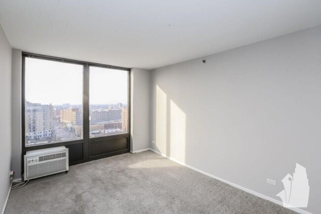 Foto del edificio - 2 bedroom in Chicago IL 60613