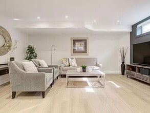 Building Photo - 525 Broadway