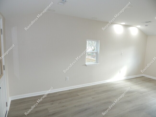 Building Photo - 496 W Ontario Ave SW