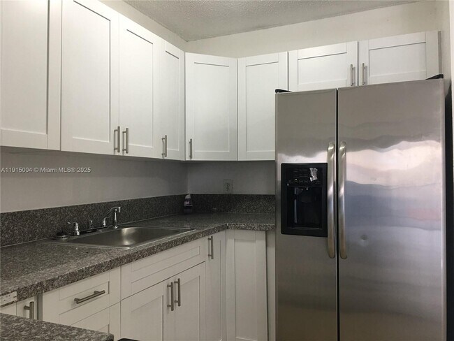 Foto del edificio - 3243 Coral Ridge Dr