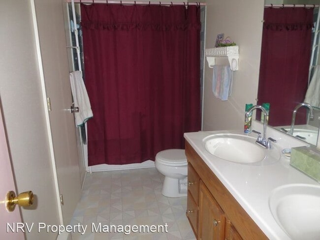 Building Photo - 4 br, 2 bath House - 815 N. Drive