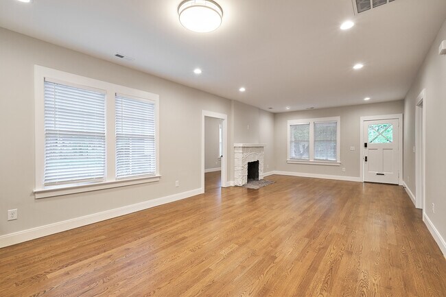Building Photo - 2500 Vail Ave