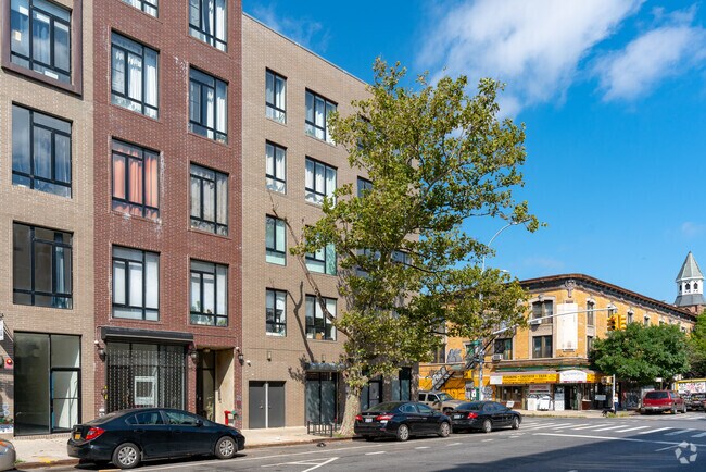 Building Photo - 186 Putnam Ave