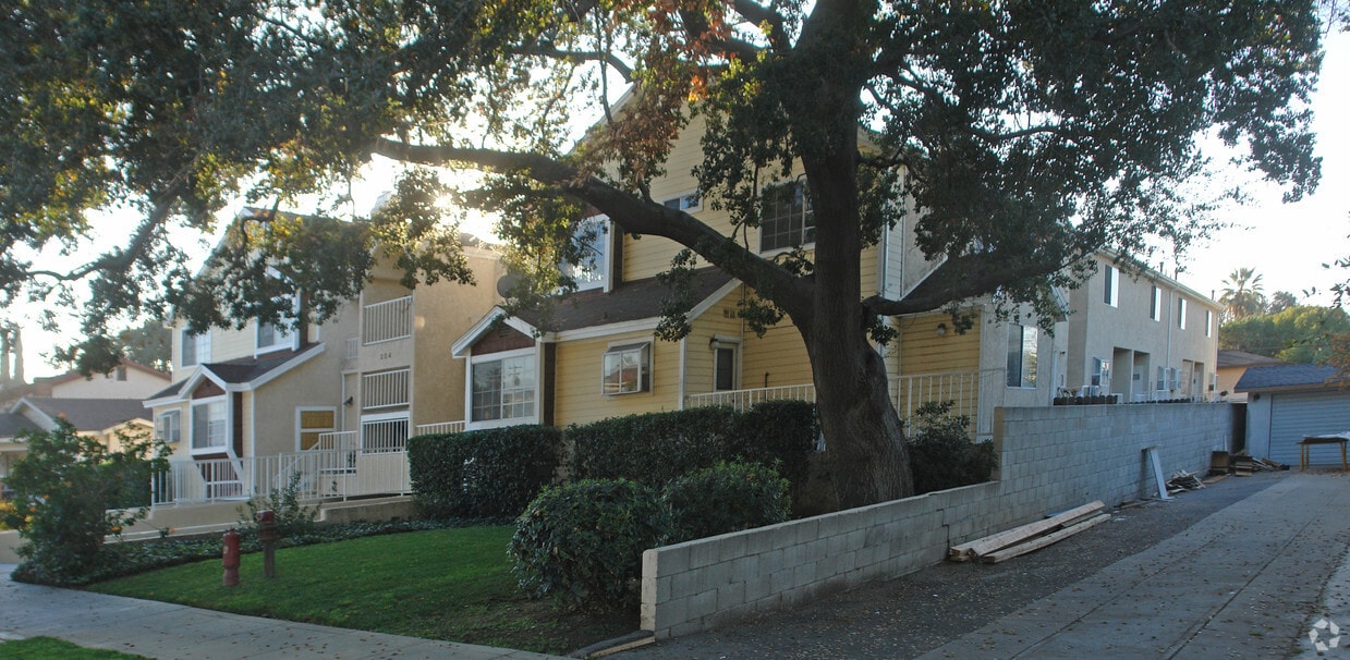 Building Photo - 224 E Dexter St