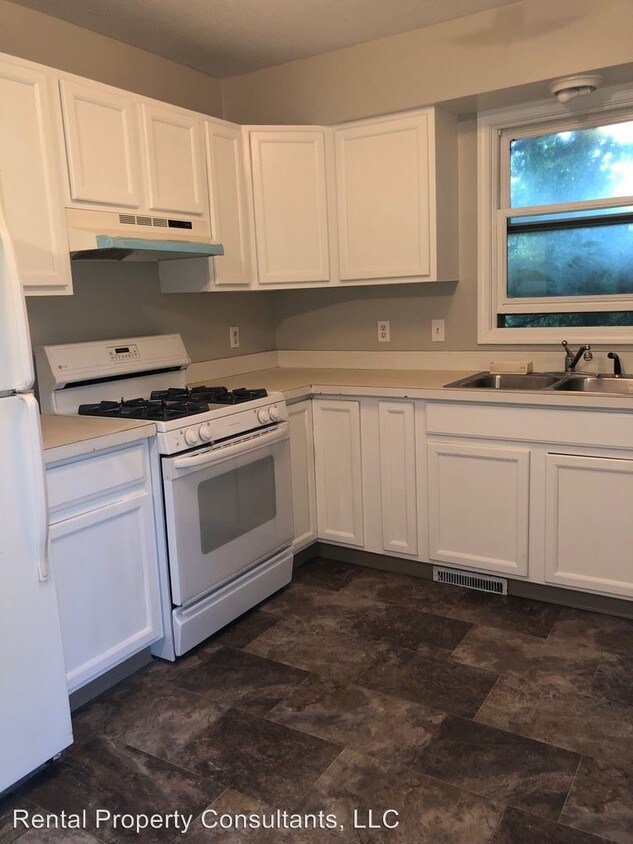 Foto principal - 3700-3702 Kalamazoo Ave SE