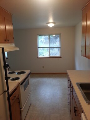 Building Photo - 211 Canyon Dr