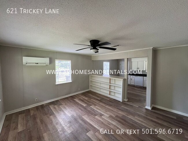 Building Photo - 621 W Trickey Ln